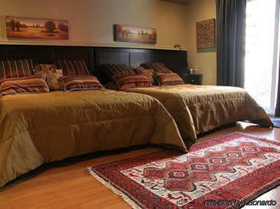 Le Cartier Bed And Breakfast Монреал Екстериор снимка